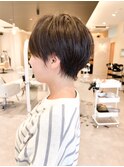 耳掛けショートボブ/襟足束感ショート/アッシュベージュ
