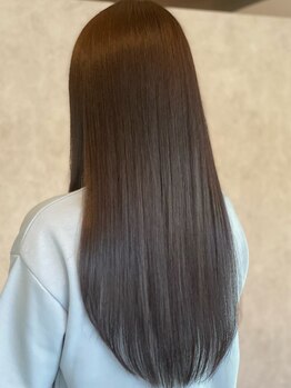 ラフェリア(RAFELIA)の写真/【大通駅/徒歩3分】髪のお悩みを解決し、理想のストレートに。ダメージレスに自然な縮毛矯正が叶います。