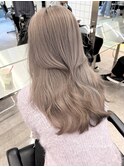 ブリーチカラーハイトーンハッシュカットミルクティーグレージュ
