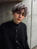 ネハス 栄(nehus.)&nbsp;MEN’S HAIR/サーフカール/刈り上げセンターパート/ブリーチ