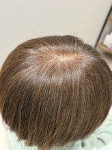 「白髪ぼかしカラー」＝白髪を薄く染めて、髪全体を明るい雰囲気に。無理なく続けられるデザインです