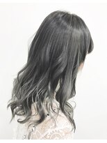 ブリーチ ラボ エーアイ 原宿店(BLEACH LABO Ai)&nbsp;ハイトーンアッシュグレーカラー☆ロングスタイル