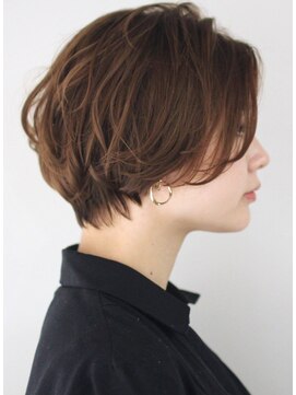 サーカス バイ ビュートリアム 青山(CIRCUS by BEAUTRIUM) 耳掛け　前下がり　ショートボブ　手入れ簡単　30代　40代　50代