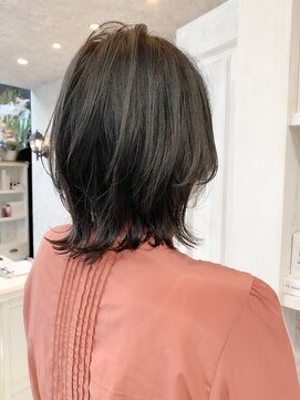 キャアリー(Caary) 福山市美容室Caary人気 前髪かきあげグレージュウルフスタイル