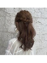 イーチエフ(each f.)&nbsp;【藤本 麻衣】ふんわりハーフアップ♪