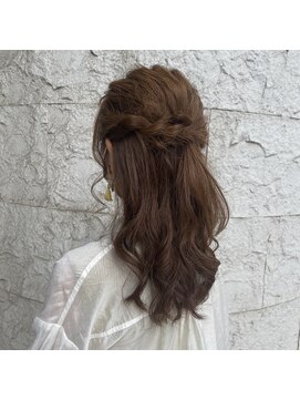 イーチエフ(each f.) 【藤本 麻衣】ふんわりハーフアップ♪