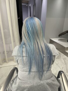 ヴァイス 新宿店(VAICE) シルバーとブルーのデザインカラー