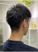 直毛短髪男子横後ろ刈り上げスタイル