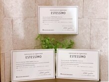 最高峰のスパ資格エステシモビューティストを所持したスタイリストが極上の癒しとともに頭皮・髪質を改善。
