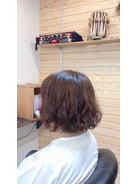 ソーホー ニューヨーク シズオカ(SOHO newyork SHIZUOKA)&nbsp;ランダムなハネ髪がカワイイショートボブ