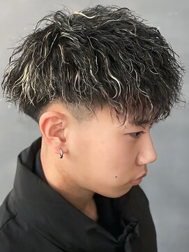 バース バイ ハピネス(BIRTH by happiness) ホワイトメッシュフェードマッシュツイストスパイラルパーマ