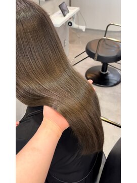 アンダーバーホワイト 天神店(_WHITE) 艶髪/髪質改善/透明感/レイヤーカット