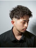 縦ツイストショートアップバング