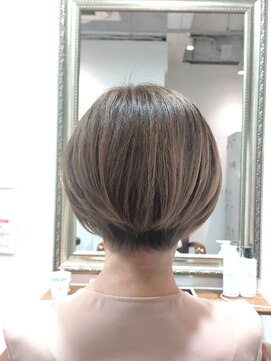 ヘアー グリーン(hair green) 40代50代60代/ハイトーンショート/白髪ぼかしハイライト