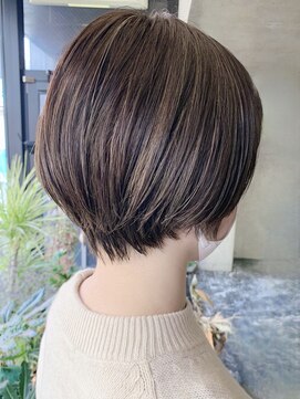 ユキ 八事(yukii) ショートヘア 白髪ぼかしハイライトカラー 脱白髪染め　八事