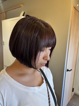 ニード(need) 深めなボルドーカラーボブ