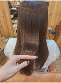 縮毛矯正でパサつき抑えてツヤ髪に☆