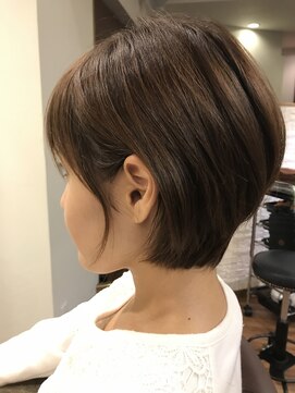 ココレット(cocoretto) 横顔まで美しい！立体シルエットの大人ショートボブ