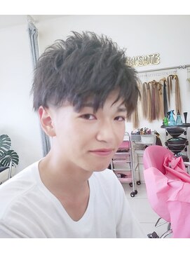 髪こうぼう ツーブロショート