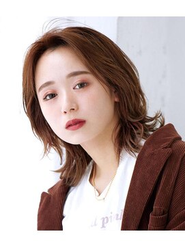 ビアンコ カーロ(Bianco caro) 大人かわいい外はねミディ