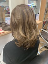 ブルースカイ 二俣川ドンキホーテ店(Blue-Sky) 白髪ぼかしハイライトで作るまろやかベージュカラー