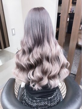 エミーバイモアムー(Emmie byMoremuu) ［南越谷YU-TA］カラー×エクステホワイトグラデーション