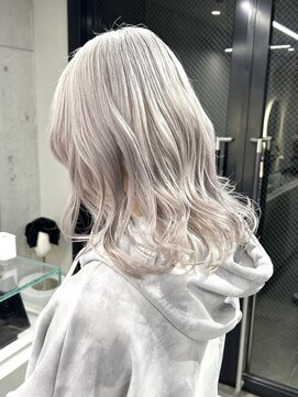 ソル バロール 表参道(SOL .valor) ハイトーンカラー顔周りレイヤーブロンドペールピンクシルバー