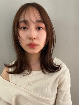 アイヴィ 表参道(IVY) 顔まわりレイヤーカット 外ハネくびれヘア【肥田亜沙美】