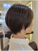 丸み×くびれで“首が細く見える”大人ショート