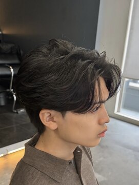 バース バイ ハピネス(BIRTH by happiness) 韓国へアカルマパーマワックスなしセンターパート黒髪ウルフ