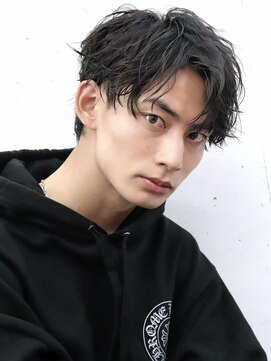 ツイストスパイラルパーマデコだしアップバング無造作ショート