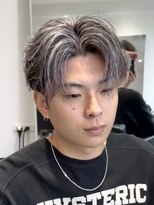 リロン 新宿(RIRON)&nbsp;センターパート×フェザーパーマ×ホワイトハイライト　新宿