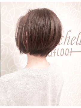 ミッシェル アフロート(michelle afloat) 10代20代30代40代50代東京小顔ひし形くびれ前下がりショート