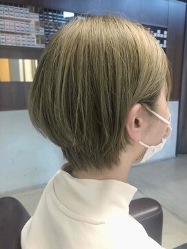 サロン クラッチ クリエイティブ コンセプト(salon CLUTCH creative concept) ミルク多めティーベージュカラー 〈ショートボブ〉