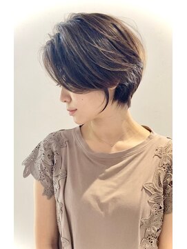 サロン クィ ベルジョーネ(SALON QUI BELLGIONE) 大人美人ショート
