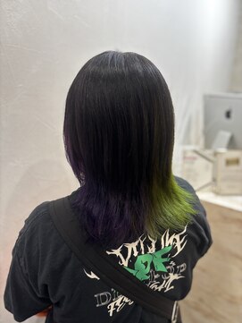 ラビス クローバー(Lovis clover) ニュアンスカラー　ツヤ髪　センターパート