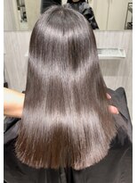 ナンバー 小山(Number.) 【小山 髪質改善 縮毛矯正】初の縮毛に極艶V.I.Pストレート