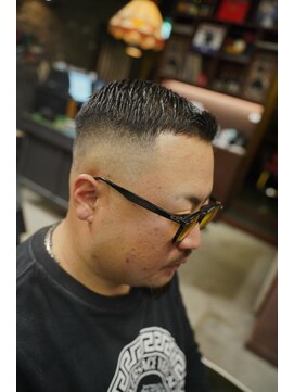 フォーコーナーズカットショップスリーセント 栄(FourCornersCutShop 3/cent) フェードショート