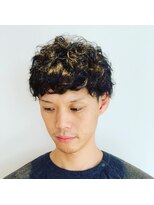 ノノリリ(NONORIRI)&nbsp;短めオン眉メンズパーマモテる束感爽やかサイドスッキリ黒髪暗髪