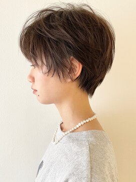 ネオリーブ クーロ(Neolive curro) くせ毛を活かした大人フワッとハイライトショート