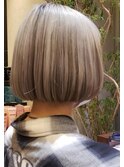 艶感マチルダボブ×3D細めハイライトホワイトブロンド金髪ボブ