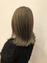 オリーブカラーくすみベージュ×くびれミディアム