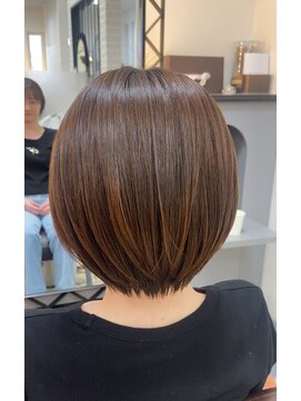 アールモンドヘア新世界 ショートボブ