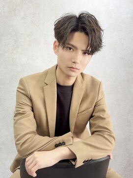 ノエ(Noe) アップバングメンズセンターパートニュアンスパーマカルマパーマ