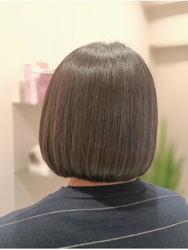 アンベリールフルー(EMBELLIR fleur) ミディアムボブスタイル