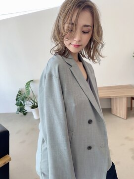 ヴィンスジオ 岐阜駅南(vince gio) 韓国レイヤー ボブ ハイトーン ベージュ