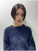 丸みショート前下がりボブセンターパートハンサムくびれ