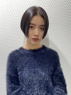 エアー 青山(AIR) 丸みショート前下がりボブセンターパートハンサムくびれ