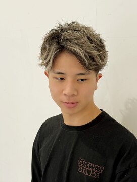 アロハナ 津店(ALOHANA) ハイライトホワイトシルバー・メンズショート！刈り上げツーブロ