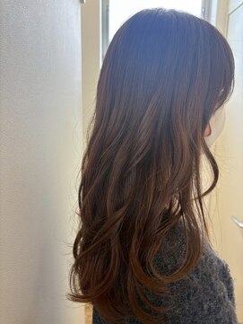 柔らかさと抜け感をプラス◎大人のためのウェーブロング